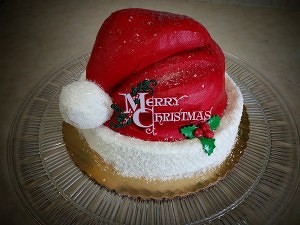 santa-hat-cake